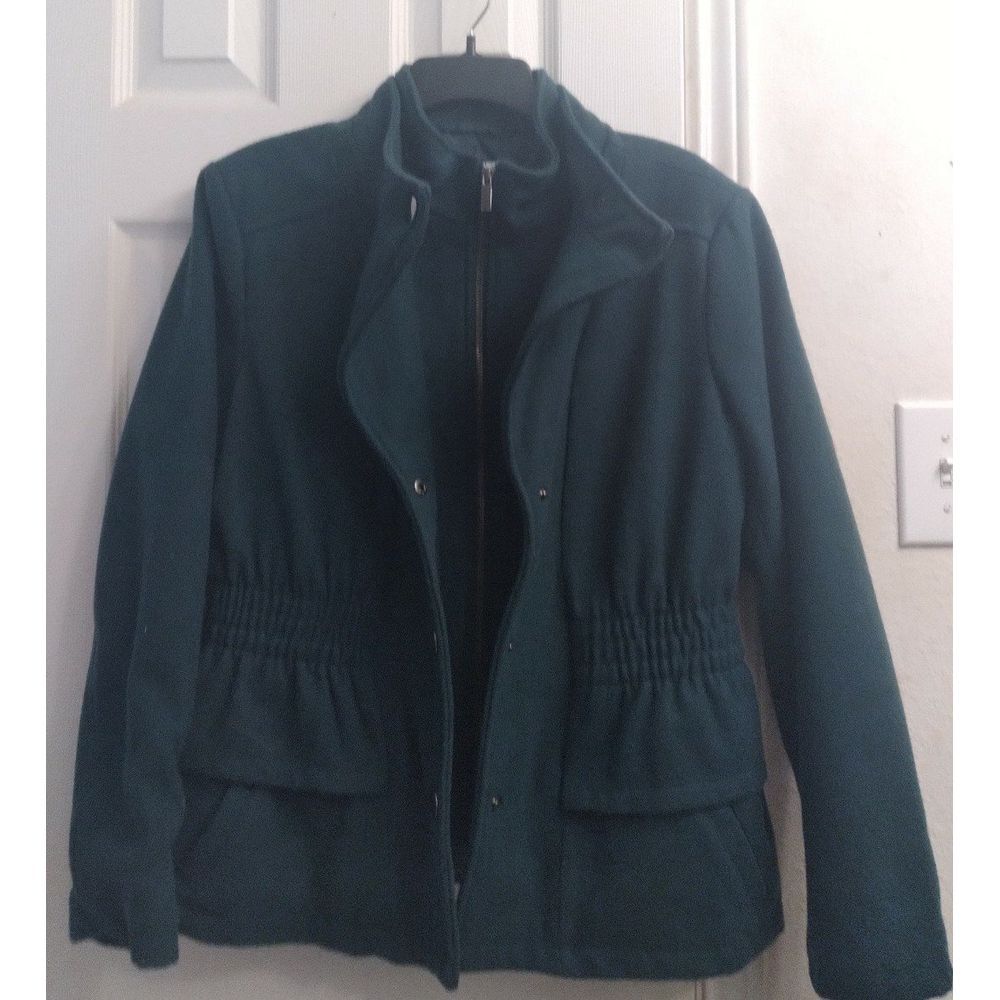 Forest Green Military-Style Utility Jacket with Cinched Waist and Front Pockets
